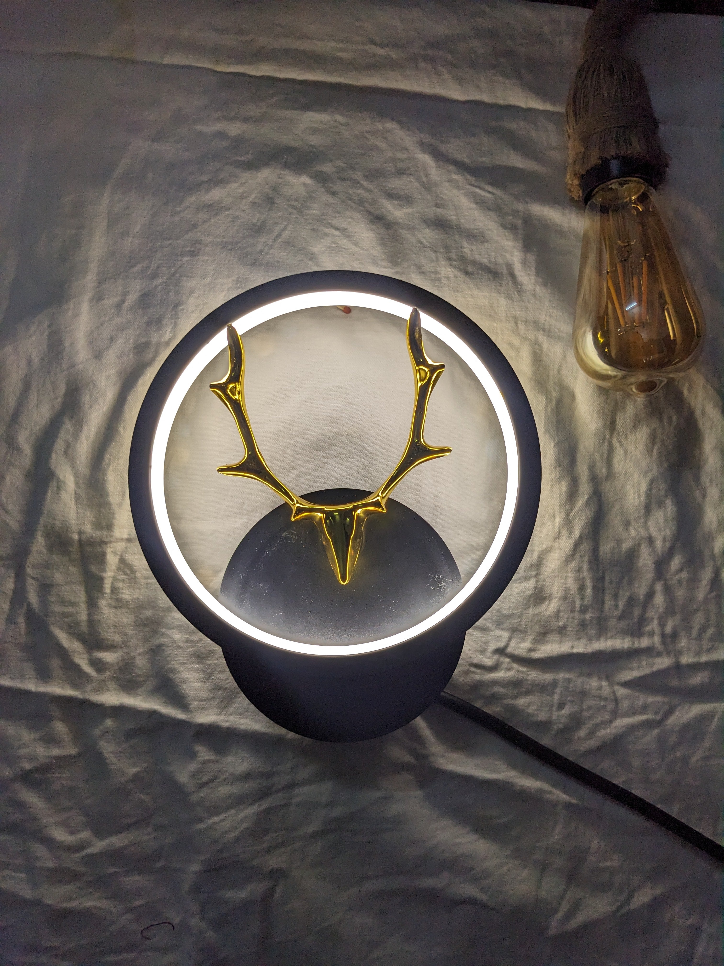 🌟 3-in-1 Golden Antler Halo Lamp