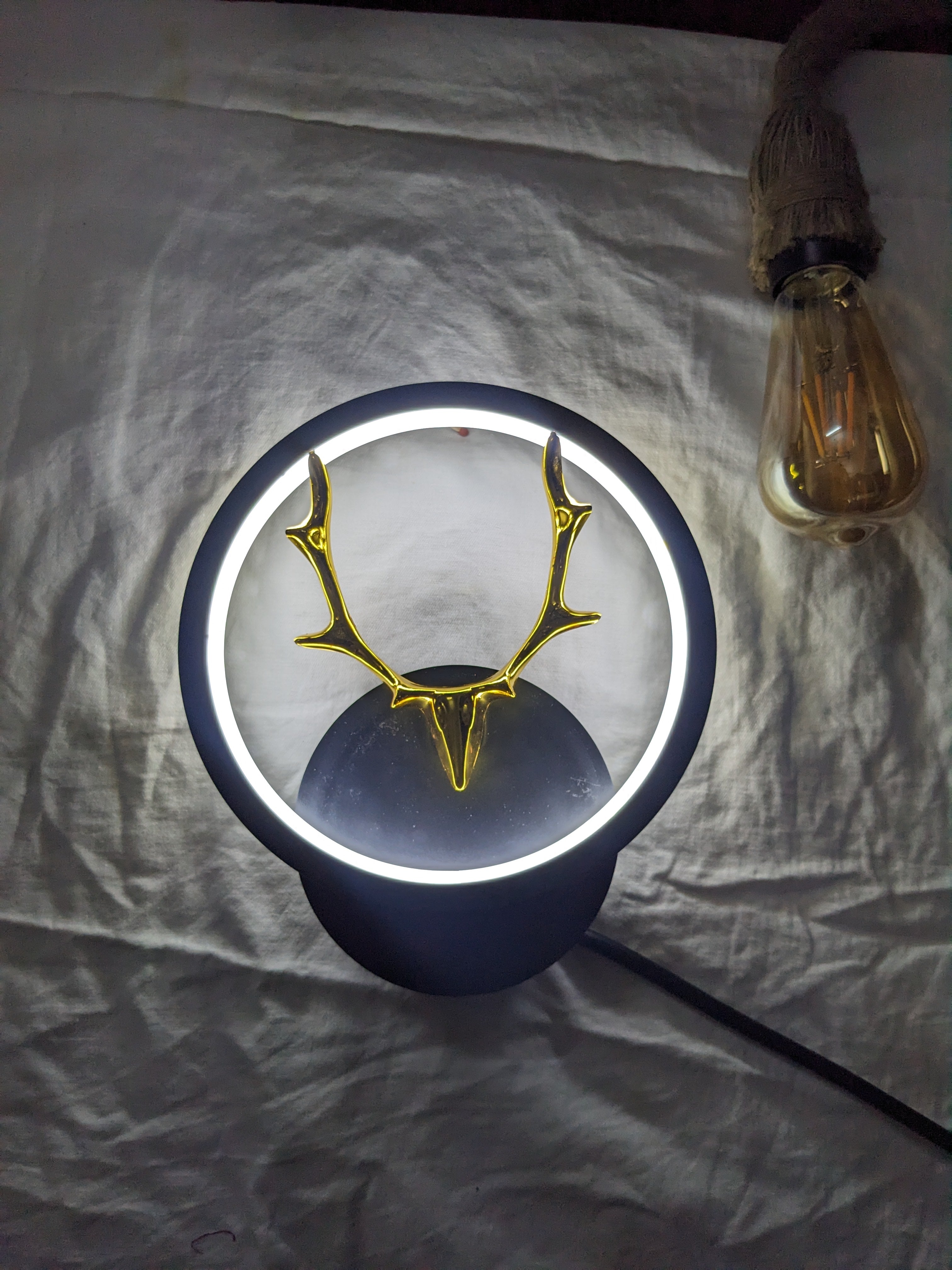 🌟 3-in-1 Golden Antler Halo Lamp